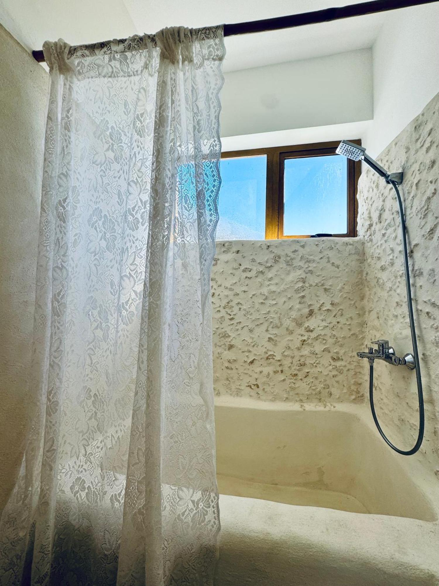 Suami S Room Casa Padura 喀巴里特 外观 照片